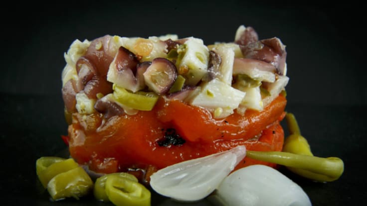 El Estrella Michelin Julio Fernández nos propone una receta muy fresquita: aliño de pulpo con pimientos asados