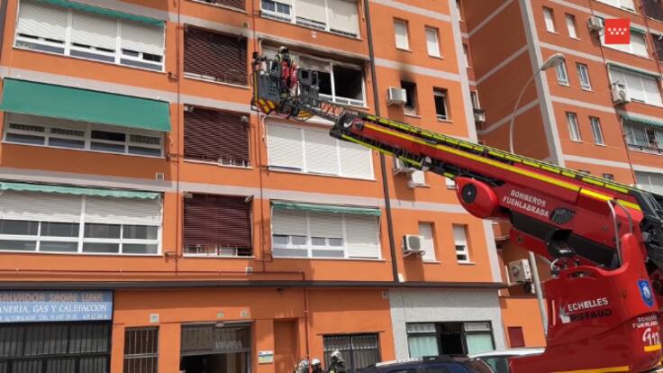 Luis Serrano, portavoz del Summa 112, habla sobre el incendio ocurrido en la calle Bolivia de Fuenlabrada.