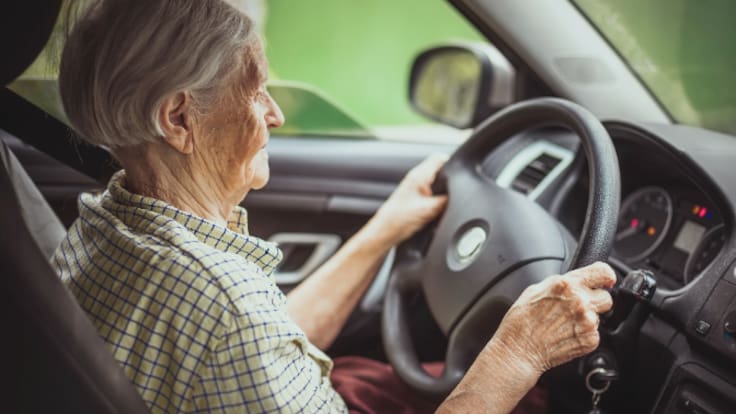 El carné de conducir en personas mayores: "Es un disparate que un conductor de 70, 80 o 90 años pueda pasar cinco años sin renovárselo"