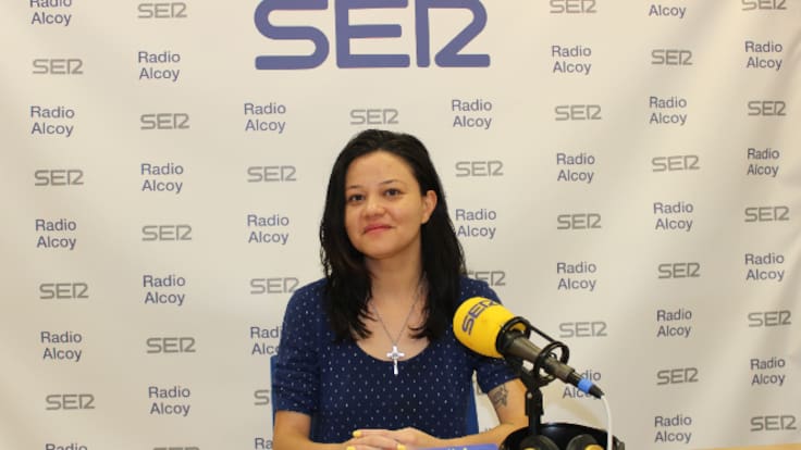 Entrevista a Gisella López, artista plática del colectivo La Isla Bonita que está pintando murales en Planes.