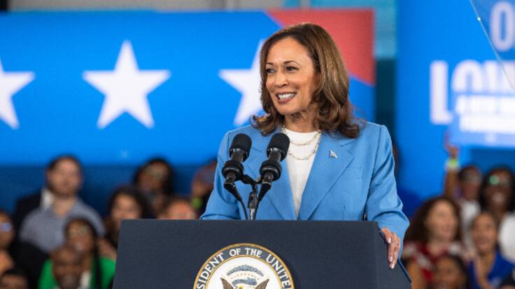 Kamala Harris toma el relevo de Biden como protagonista del inicio de la convención demócrata