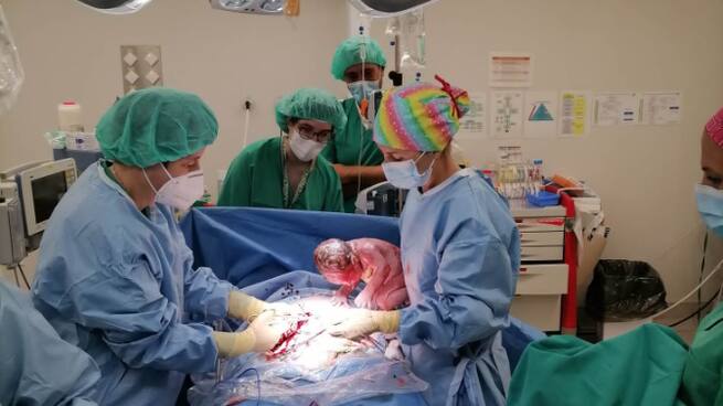 "En mi cesárea me sentí un saco de boxeo, me golpeaban por todas partes"