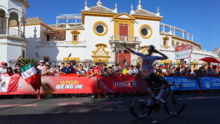 Sanz destaca que Sevilla "se vuelve a posicionar como destino de primer nivel" gracias a la Vuelta Ciclista
