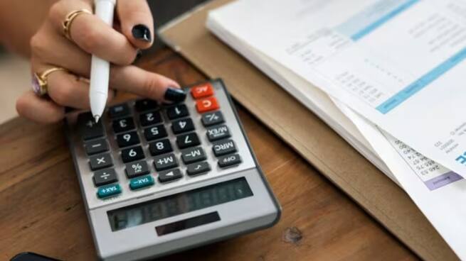 La cuesta de septiembre llega con precios de la luz y de la cesta de la compra más altos, y con gasolinas e hipotecas más baratas