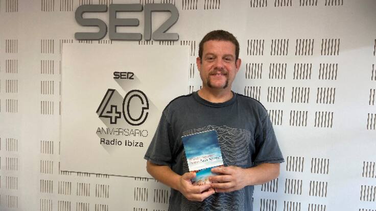 'Todos aquellos mares', una novela sobre la pérdida y la culpa ambientada en Formentera