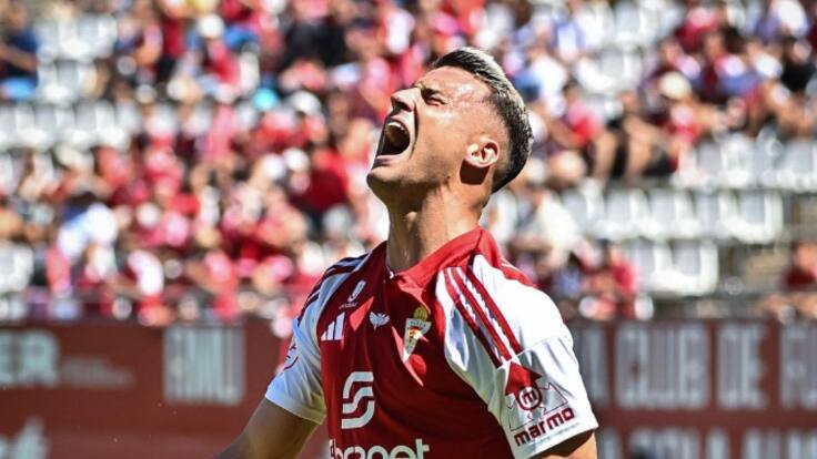 La contraportada del Real Murcia: "Mejores jugadores que el año pasado, más calidad y preparación física"