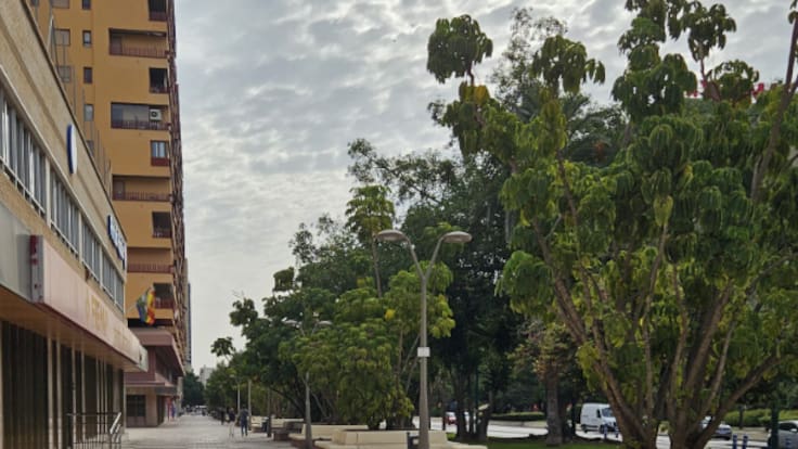 Vecinos de la Avenida de Andalucía estallan ante la dejadez y el deterioro que sufre esta zona. "En 50 años no se ha hecho nada"