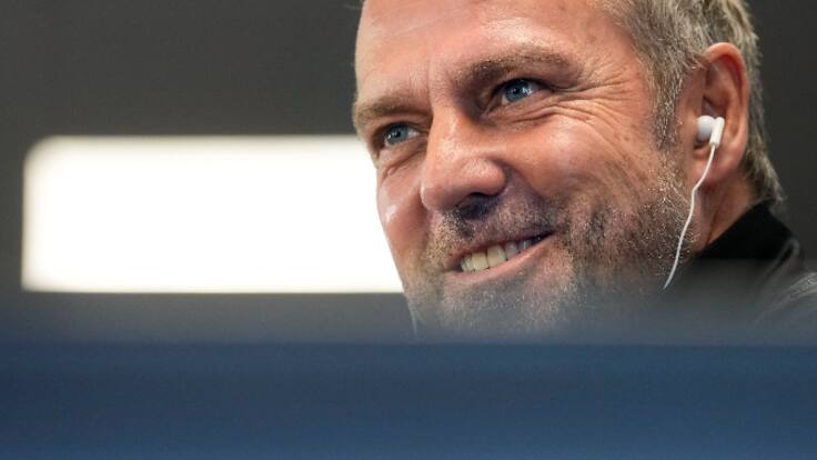 Flick le gana la partida al tiempo: así fue su llegada contra natura a Barcelona