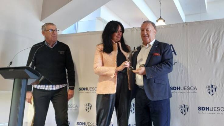 Agustín Lasaosa habló del premio y de la marcha de la SD Huesca