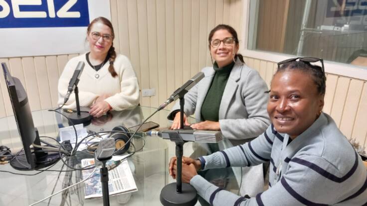 Priscilla Moreno, Isabel González y Julande Lamery, en Radio Jerez