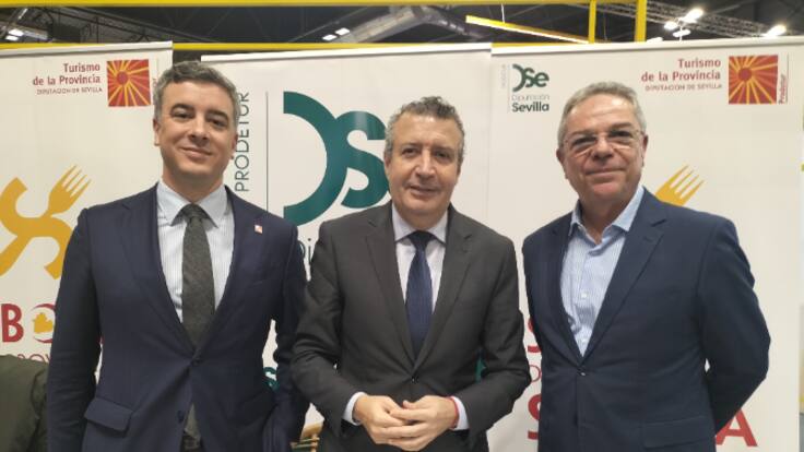 Javier Fernández desde FITUR cree que "tenemos un turista más exigente que en otros lugares, lo que es bueno porque nos pone el listón muy alto"