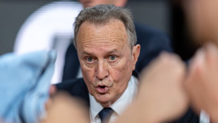 Aíto García Reneses detecta los problemas del baloncesto español: no hay jugadores altos y se necesita ensanchar el campo