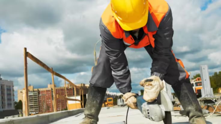 A "falta de altura de miras" para rematar co problema da vivenda na tertulia do Hoy por Hoy Santiago