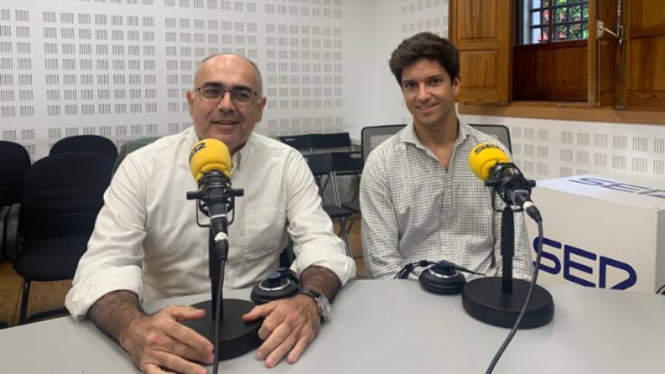 Los doctores Antonio Uceda y Miguel Contreras, oftalmólogos de la Unidad de Cirugía Láser Ocular el Hospital Quirónsalud Infanta Luisa, en Hoy por Hoy Sevilla
