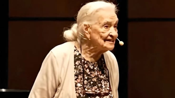 Doña Visenta, la abuela valenciana que da mensajes positivos en redes... y no existe