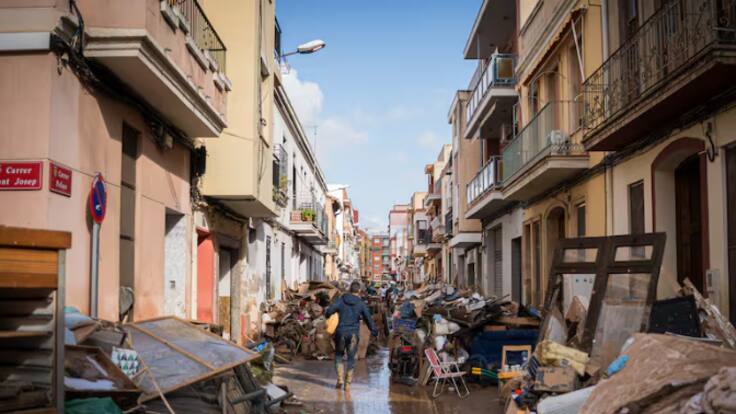 Las historias de la DANA a través de los objetos que se llevó la riada: "El agua arrastró cosas que también son parte de mi vida"