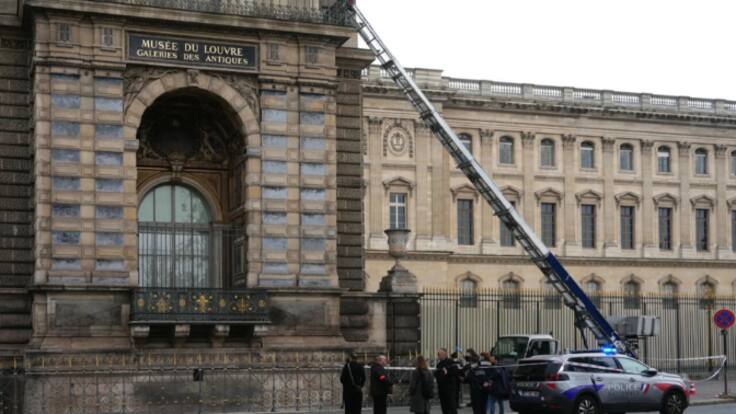 Millás se rinde ante los atracadores del Louvre: "Utilizan el talento propio y la torpeza de los demás"