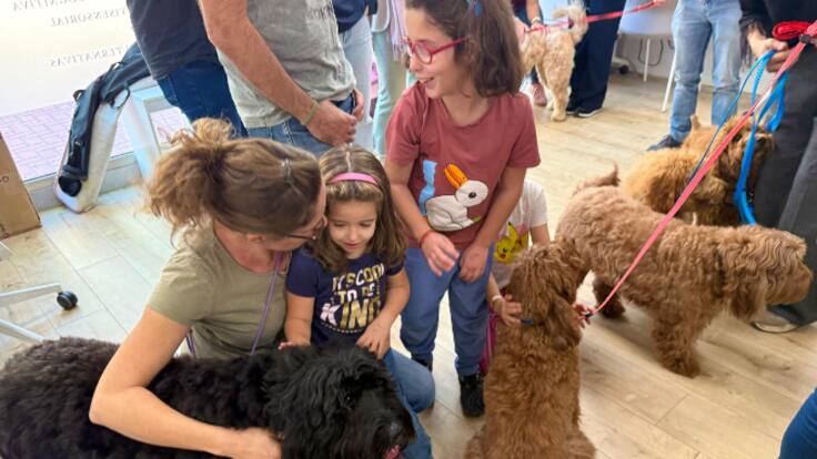 Cinco perros se incorporan a familias con integrantes que padecen enfermedades raras