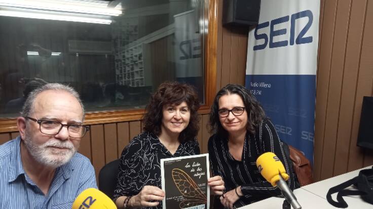 Andrés, con Araceli y Asun, de Zarangollo teatro, en Radio Villena