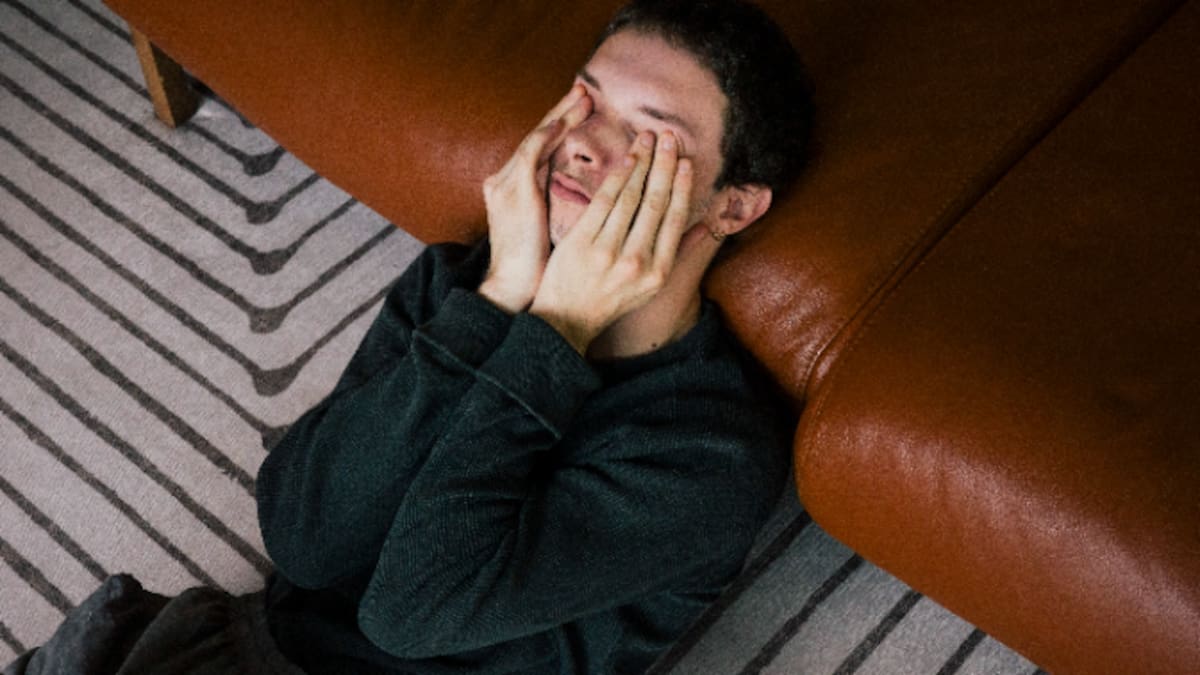 Qué significa tener una 'Beige Flag' y por qué se considera una señal de que eres una persona demasiado aburrida