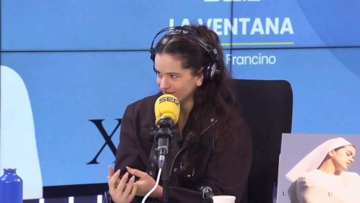 Rosalía ha buscado a Dios en 'Lux', pero reconoce que sigue sin hallarlo del todo: "Lo he intentado"