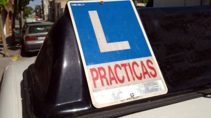 Baja la demora para el examen práctico del carnet en Ibiza, pero sigue el cuello de botella