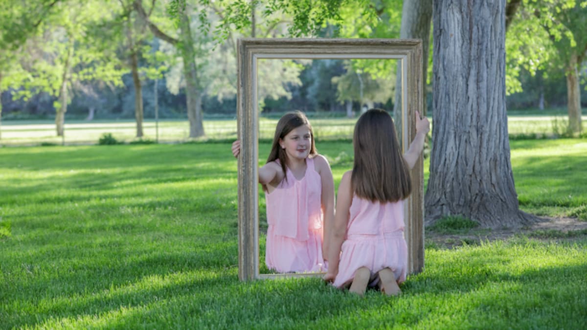 El curioso fenómeno de los 'gemelos espejo': cuando la biología te clona del revés