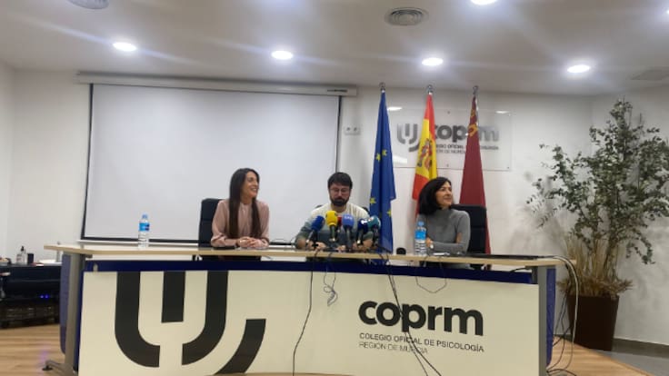 Presentación del informe 'Entre la Tiza y la Pizarra Digital'