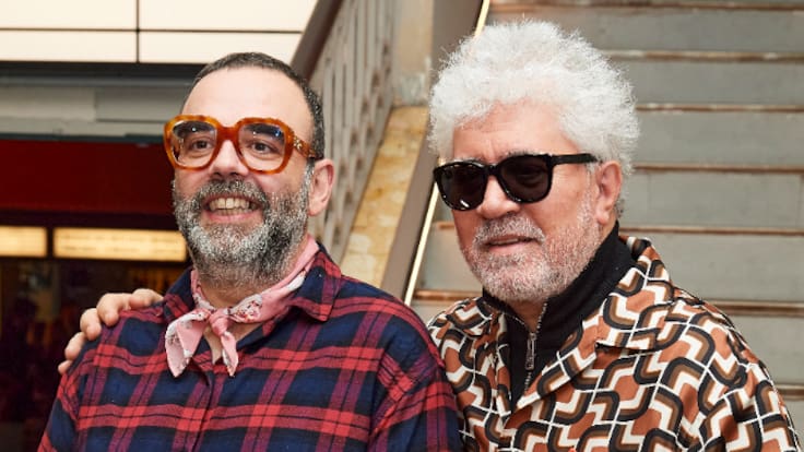 Que tiemble Almodóvar: le preguntan a Bob Pop qué haría si pudiera volver a 1975 con su móvil y lo tiene muy claro