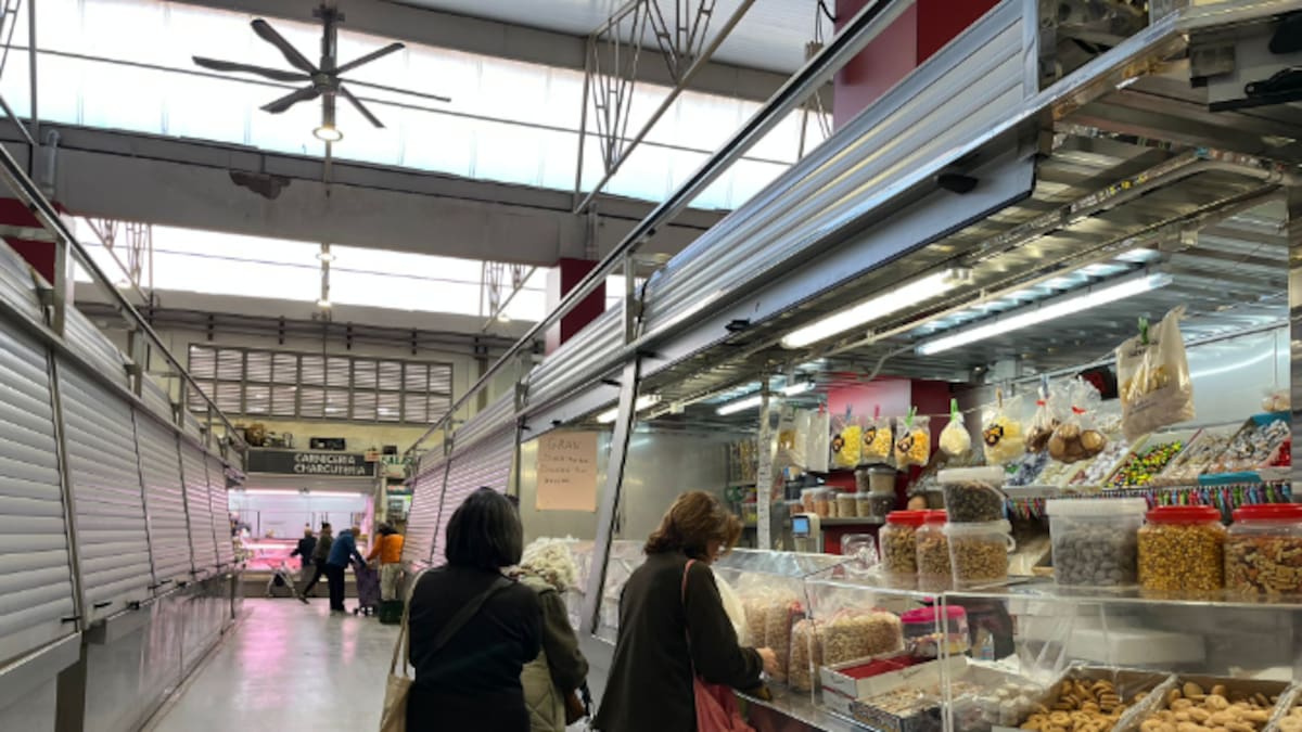 REPORTAJE I El mercado de Santa Florentina vive una de sus Navidades más tristes, “Más de la mitad de los puestos están cerrados”