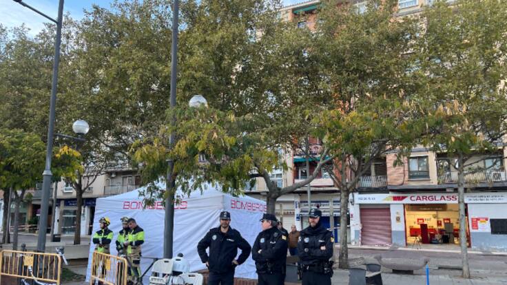 Incertidumbre en los vecinos desalojados en la plaza Santa Clara
