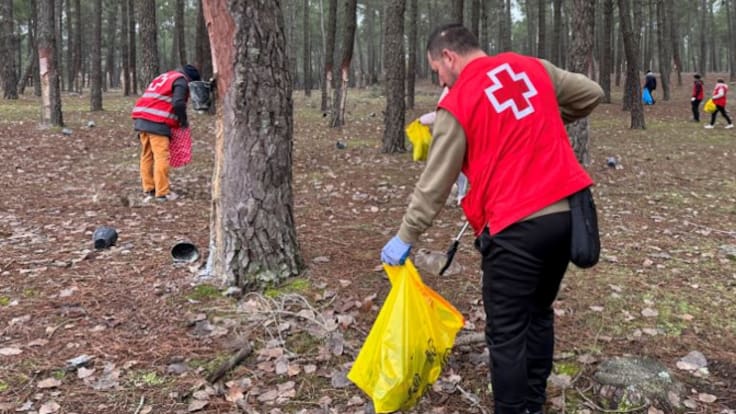 Los pueblos de Cuenca se movilizan con Cruz Roja para limpiar montes y bosques