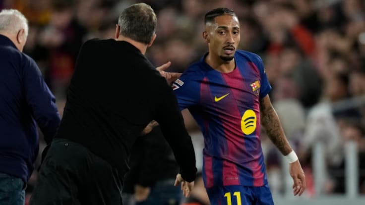 Las cuestiones que surgen en el Barça en torno al gesto de preocupación de Flick: "Ha querido que se vea y se difunda"