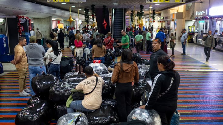 ¿Qué pueden reclamar los pasajeros que se han quedado en tierra por la cancelación de vuelos con Venezuela?