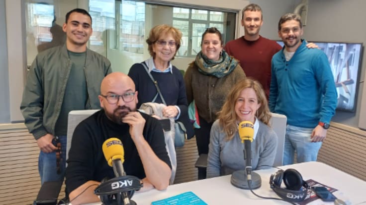 Mohamed, del desierto a San Mamés: la historia del voluntario que acompaña a personas con movilidad reducida en los partidos del Athletic