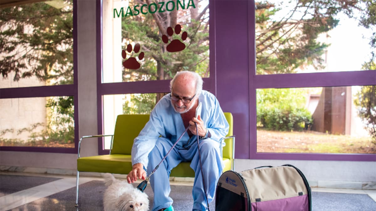 Mari Ángeles García, Jefa del Servicio de Información y Atención al Paciente del Hospital de Getafe, habla de la 'mascozona'.