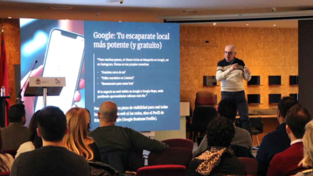 El Museo del Calzado de Elda ha acogido la jornada “IA, marketing digital y comunicación”