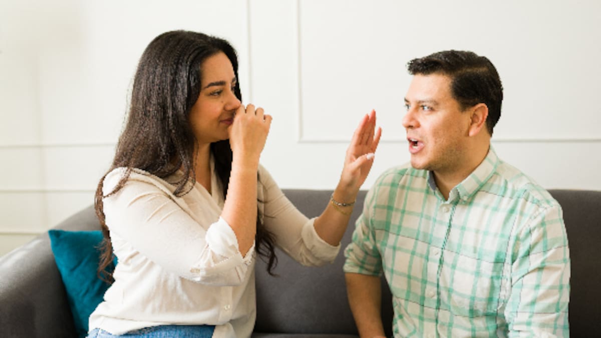 Una psicóloga revela la fórmula definitiva para decirle a alguien que le canta el aliento
