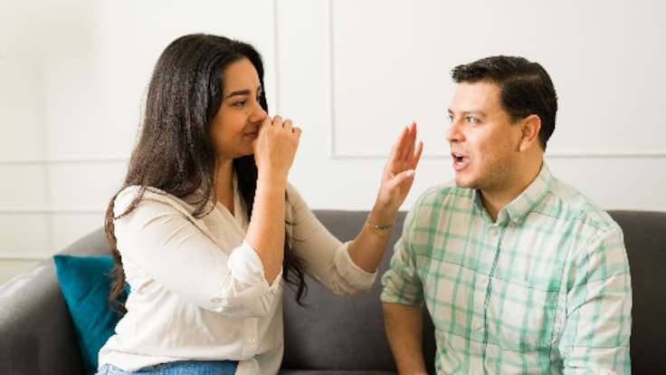Una psicóloga revela la fórmula definitiva para decirle a alguien que le canta el aliento