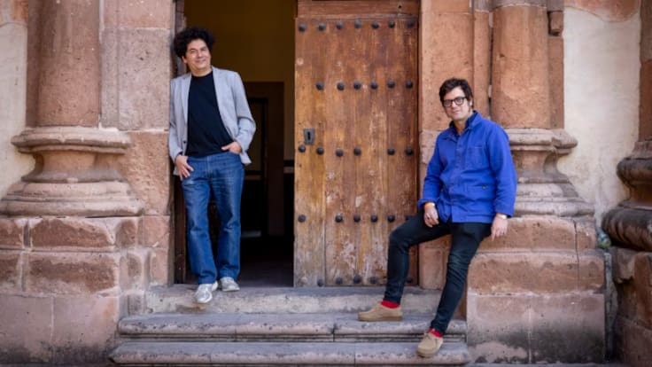 Dos escriptors rebuts com a estrelles del rock: "Ens hem sentit com els Beatles"