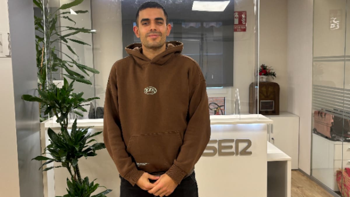 Álex Berbel, tras su renovación, en El Banquillo