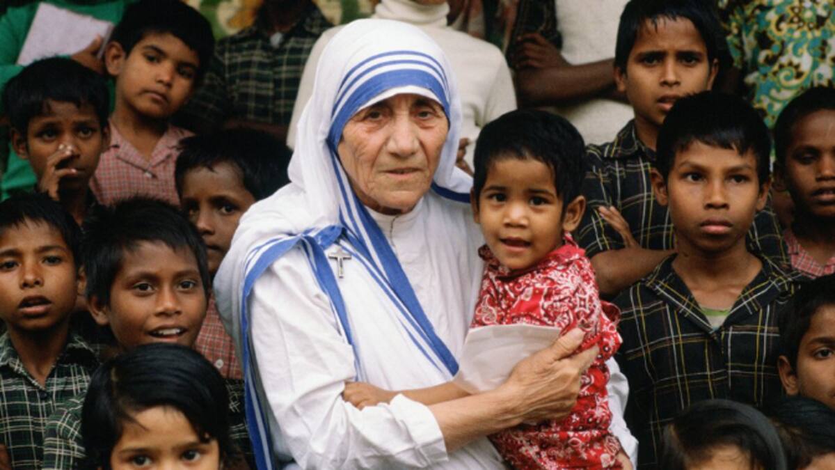 Los tres mensajes de Dios a Teresa de Calcuta que cambiaron su vida para siempre
