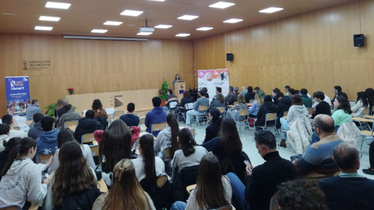 El CIP FP Batoi d'Alcoi posa en marxa el projecte Llança't per ajudar a emprendre a l'alumnat i titulats de FP_Entrevistes a Ofelia Cháfer, directora del CIP FP Batoi; Toni Santos, coordinador de Llança't; Gloria Muñoz i David Montava de la Direcció