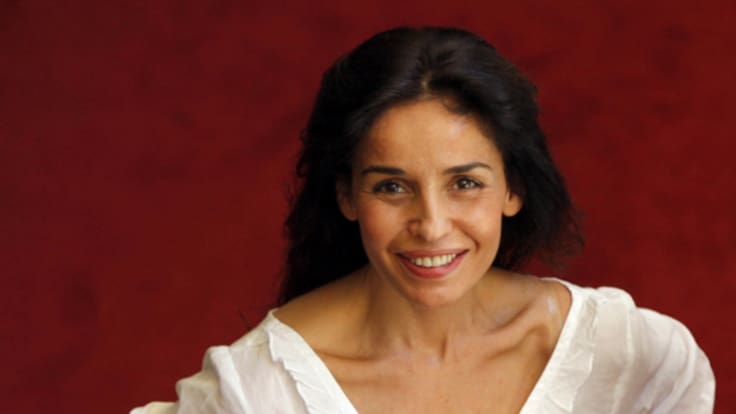 La actriz Blanca Marsillach vuelve a Ibiza a explicar a los mayores el mundo digital en 'Te lo ponemos fácil'