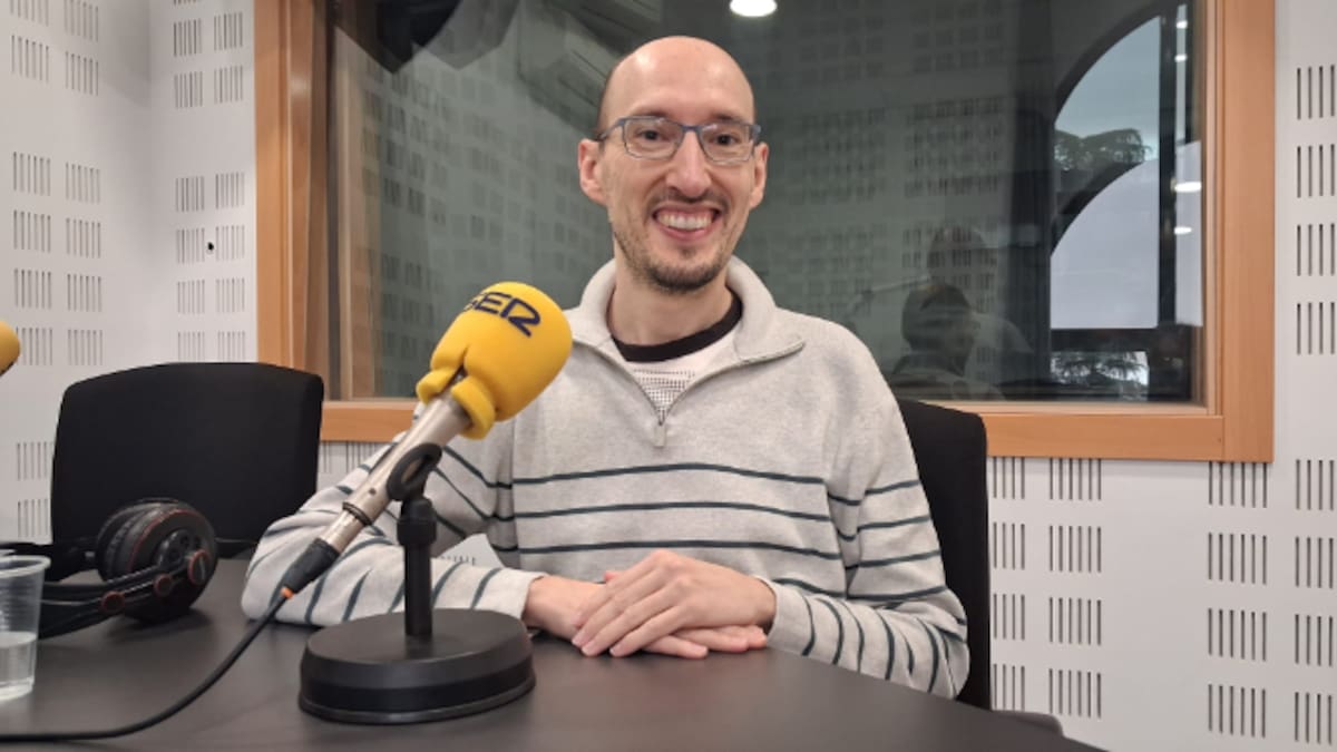 Entrevistamos al escritor parleño Alex Oneida, pseudónimo de Alberto López