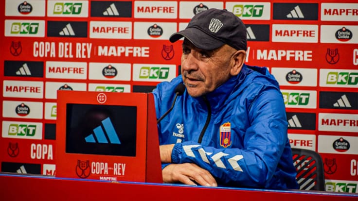 Claudio Barragán, Ent. del Eldense, antes de recibir a la Real Sociedad en la Copa del Rey