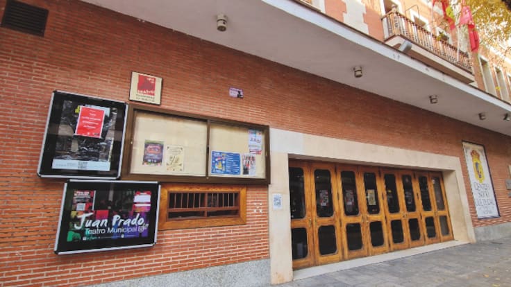Elena Sánchez, concejala de Cultura de Valdemoro, informa de la reducción de los precios del teatro Juan Prado
