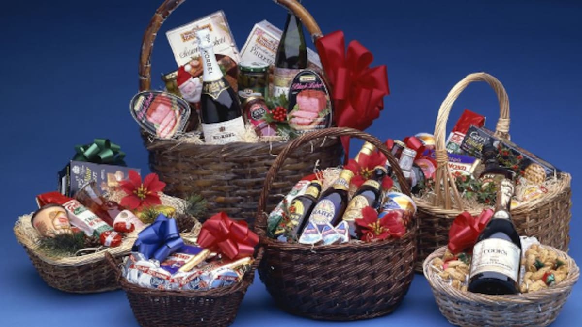 Cenas y cestas de Navidad: ha llegado la hora de que el jefe de 'estire' con el regalo más esperado