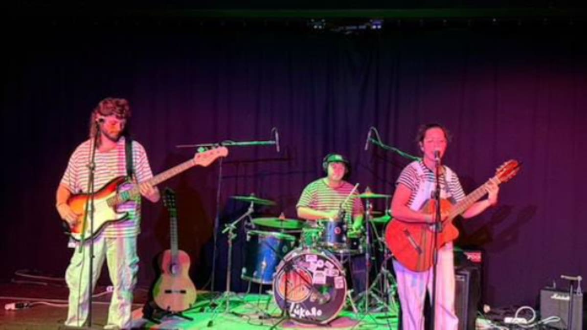 Lúkaro, la cantautora cántabra que canta a la libertad contra quienes la destruyen