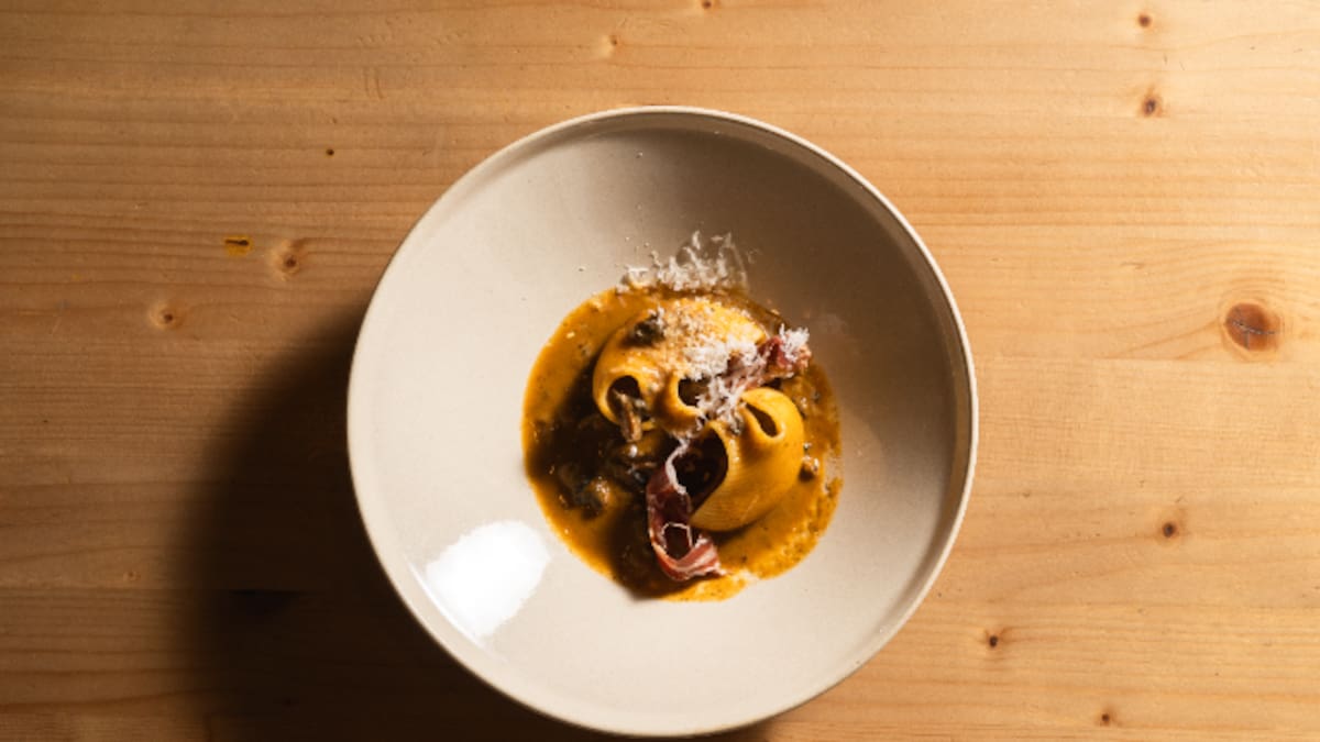 Pedro Salas, del restaurante Arre en Castellón, nos ofrece su receta de 'caracoles con caracoles'